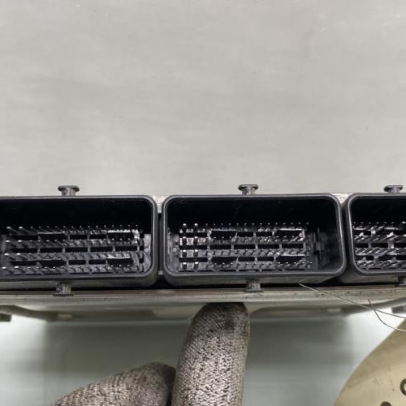 Calculateur moteur RENAULT CLIO 4 Photo n°3