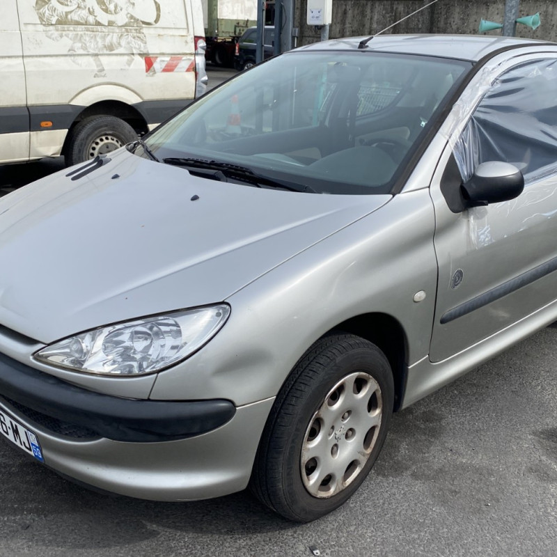 PEUGEOT 206 PHASE 2 1.1i - 8V Photo n°1