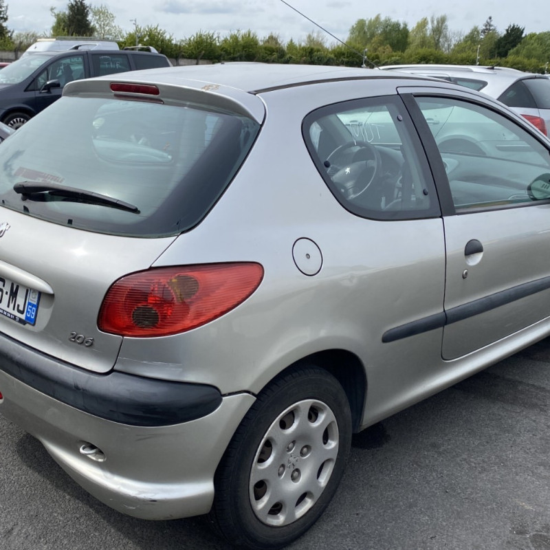 PEUGEOT 206 PHASE 2 1.1i - 8V Photo n°3