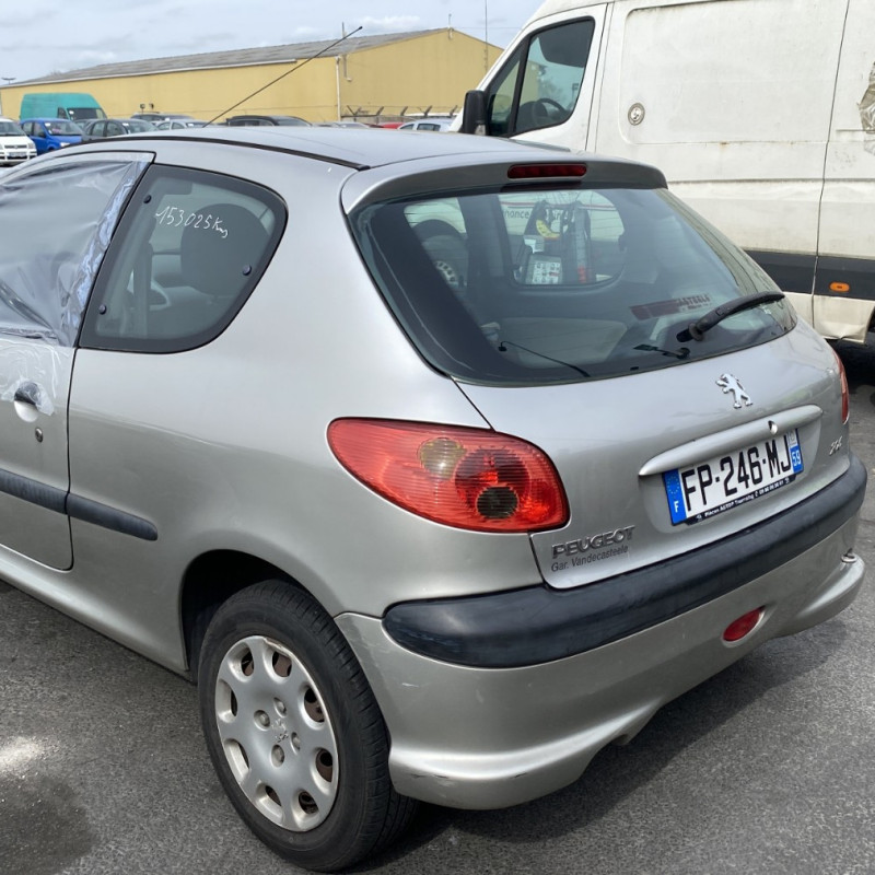 PEUGEOT 206 PHASE 2 1.1i - 8V Photo n°4