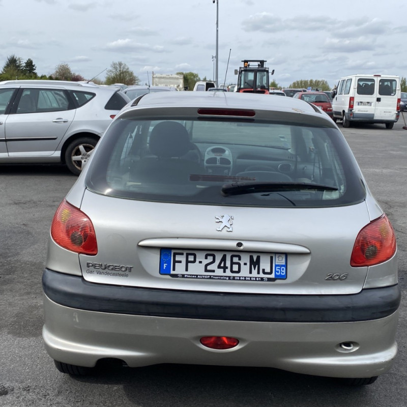 PEUGEOT 206 PHASE 2 1.1i - 8V Photo n°5
