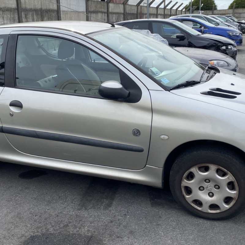 PEUGEOT 206 PHASE 2 1.1i - 8V Photo n°7