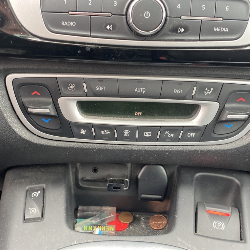RENAULT GRAND SCENIC 3 PHASE 3 1.6 DCI - 16V TURBO Photo n°8