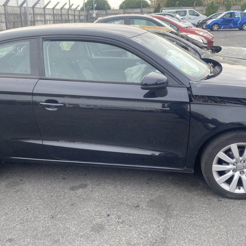 AUDI A1 1 PHASE 1 1.6 TDI - 16V TURBO Photo n°8