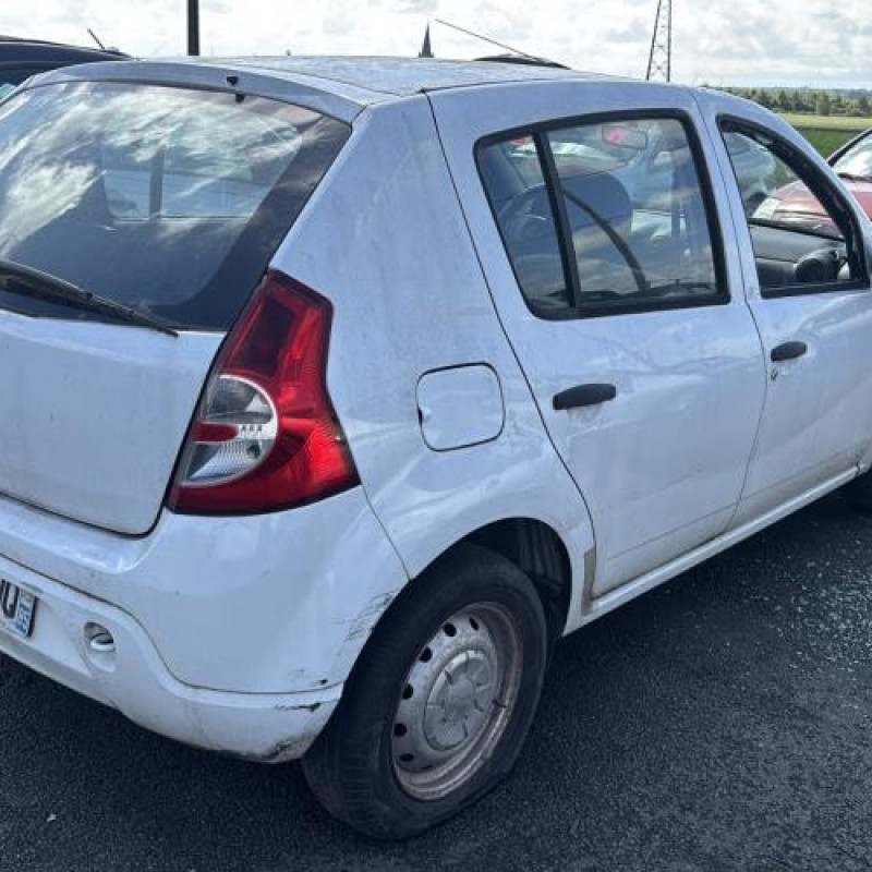 Pare boue avant droit DACIA SANDERO 1 Photo n°7