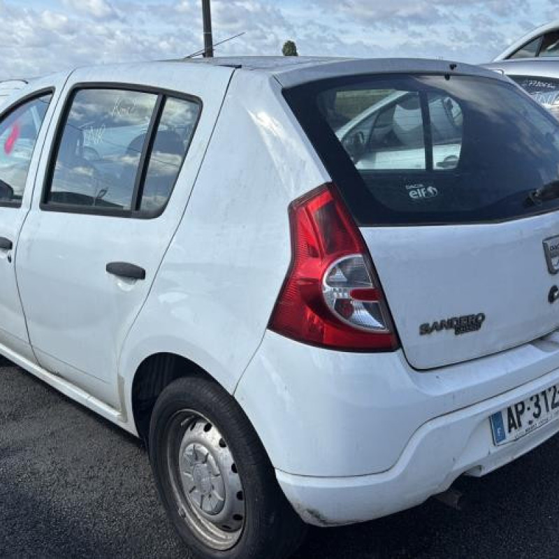 Pare boue avant droit DACIA SANDERO 1 Photo n°8
