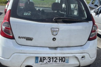 Pare boue avant droit DACIA SANDERO 1