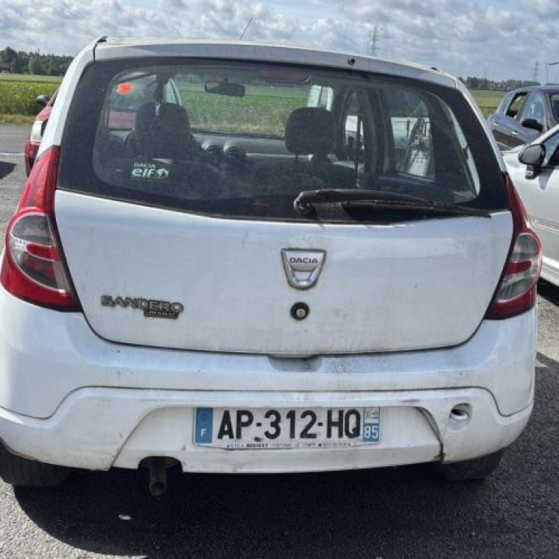 Pare boue avant droit DACIA SANDERO 1 Photo n°9