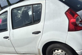 Pare boue avant droit DACIA SANDERO 1