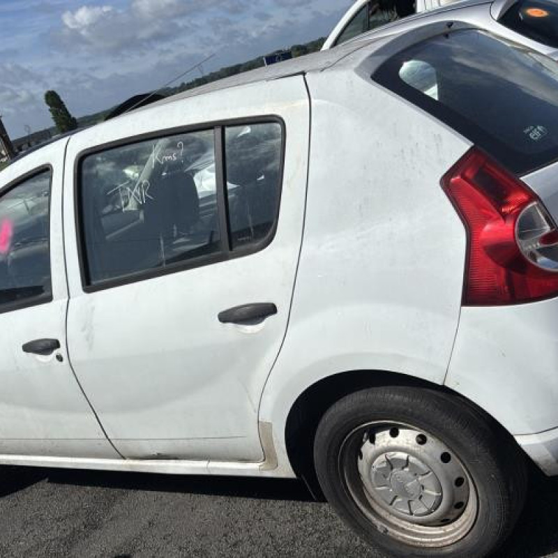 Pare boue avant droit DACIA SANDERO 1 Photo n°10