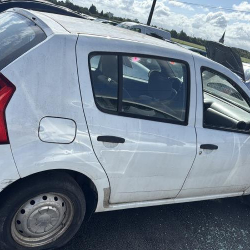 Pare boue avant droit DACIA SANDERO 1 Photo n°11