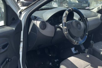 Pare boue avant droit DACIA SANDERO 1