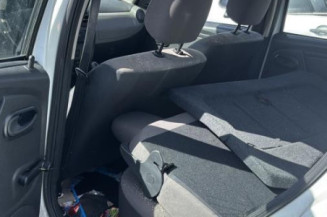 Pare boue avant droit DACIA SANDERO 1