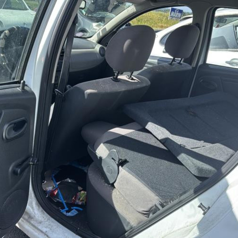 Pare boue avant droit DACIA SANDERO 1 Photo n°15