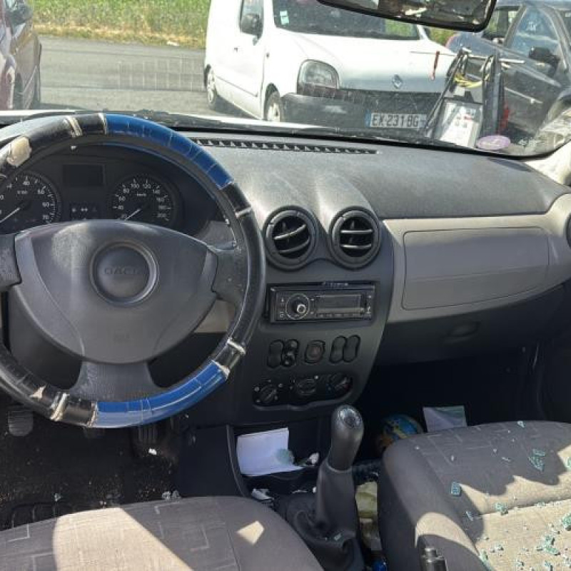 Pare boue avant droit DACIA SANDERO 1 Photo n°17