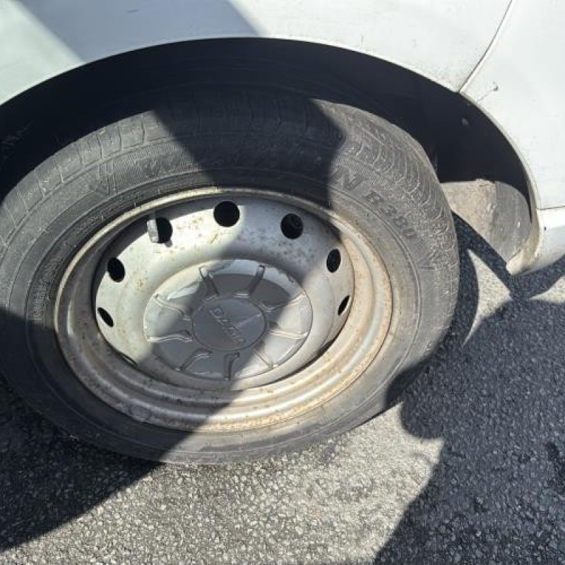 Pare boue avant droit DACIA SANDERO 1 Photo n°19