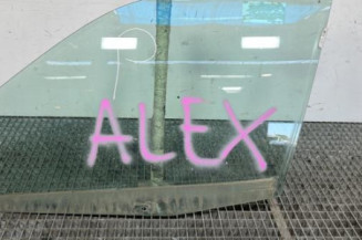 Vitre avant gauche RENAULT CLIO 2 Photo n°1