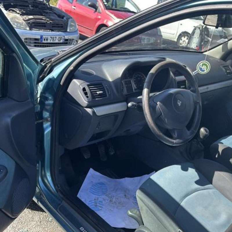 Vitre avant gauche RENAULT CLIO 2 Photo n°14