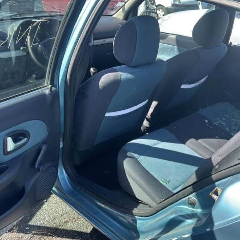 Vitre avant gauche RENAULT CLIO 2 Photo n°15