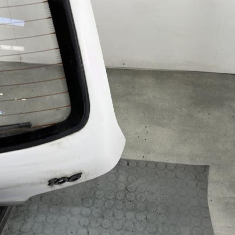 Malle/Hayon arriere PEUGEOT 106 Photo n°4