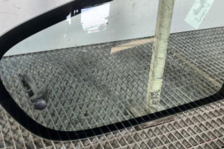 Vitre arriere droit PEUGEOT 107