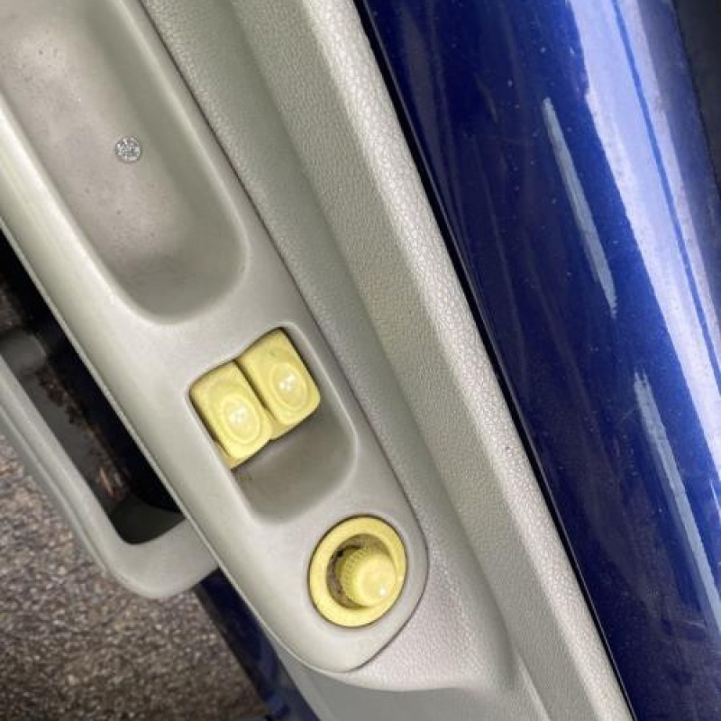 Pare choc avant RENAULT TWINGO 1 Photo n°16
