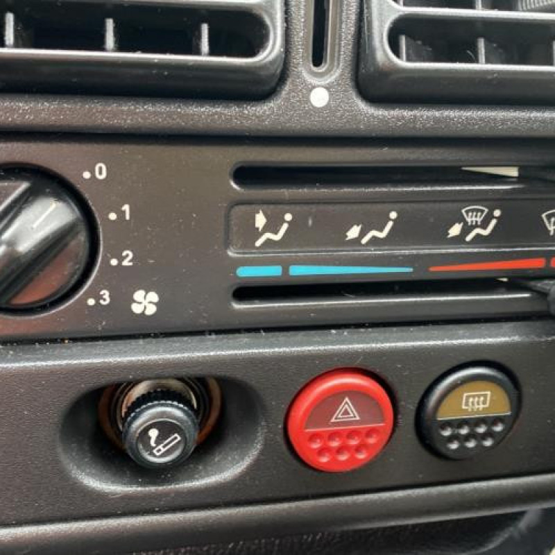 Porte avant gauche PEUGEOT 106 Photo n°12