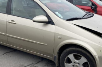 Pare choc arriere NISSAN PRIMERA 4