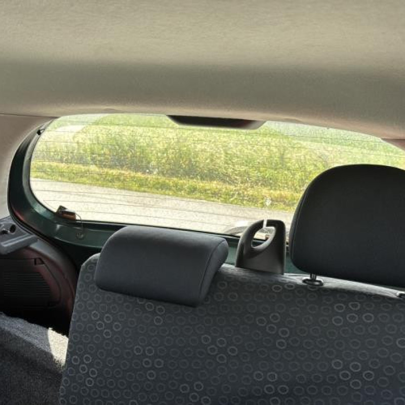 Pare choc avant TOYOTA YARIS 1 Photo n°16