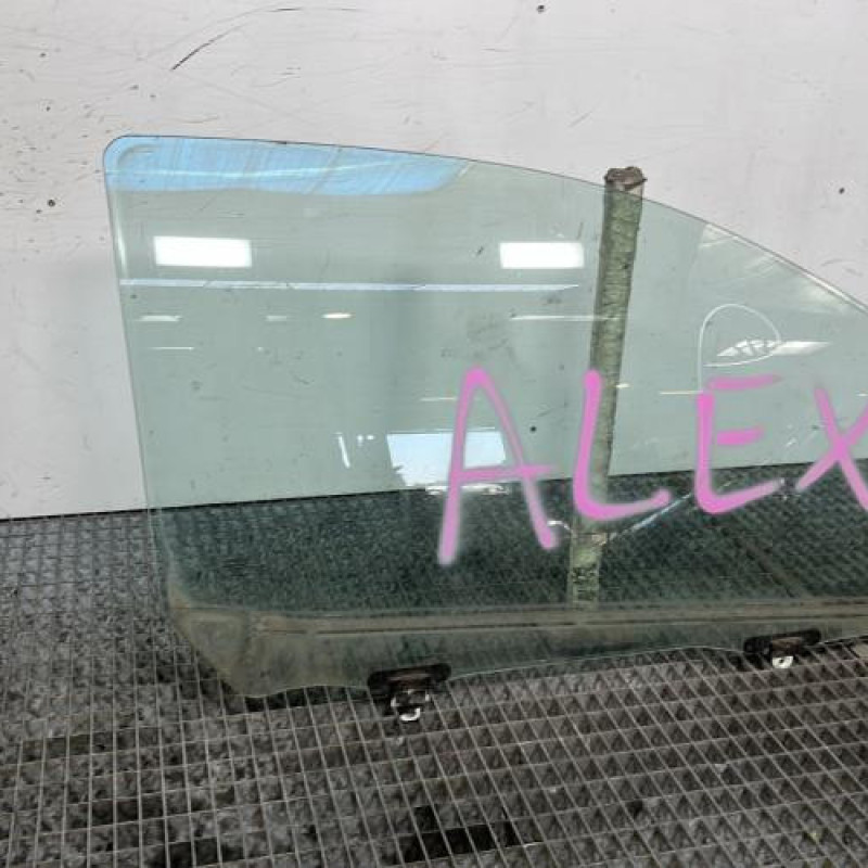 Vitre avant droit TOYOTA YARIS 1 Photo n°3