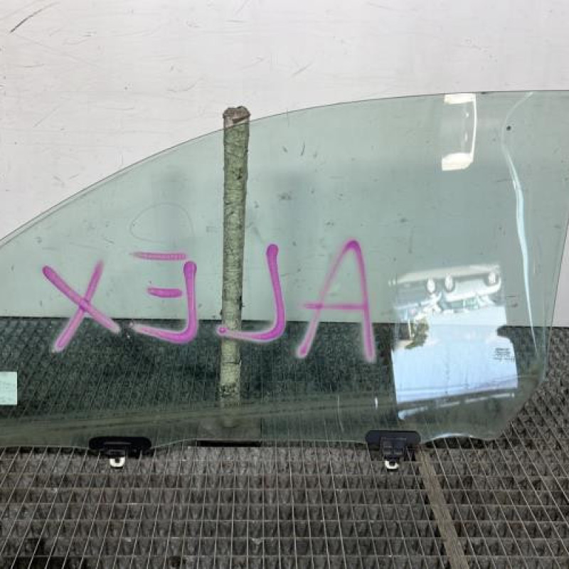 Vitre avant droit TOYOTA YARIS 1 Photo n°4
