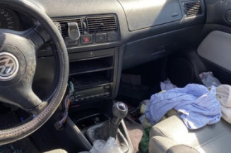 Custode arriere droit VOLKSWAGEN GOLF 4