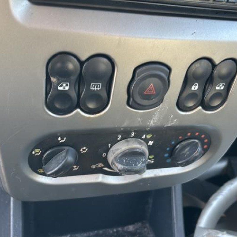 Poignee interieur arriere droit DACIA SANDERO 1 Photo n°20