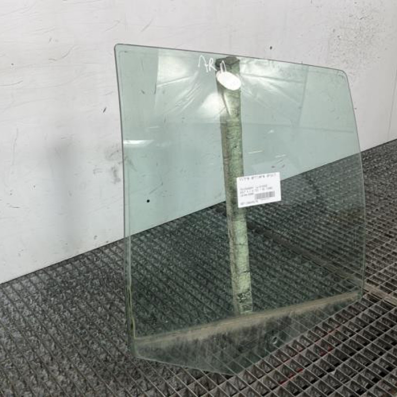 Vitre arriere droit VOLKSWAGEN GOLF 4 Photo n°3