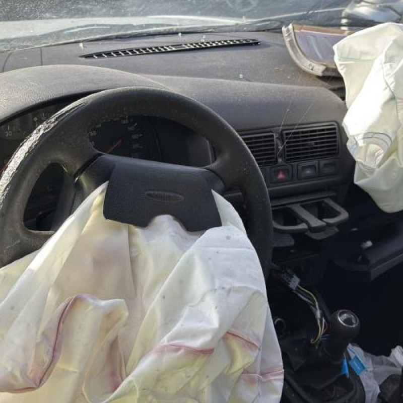 Vitre arriere droit VOLKSWAGEN GOLF 4 Photo n°16