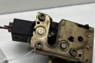 Serrure arriere droit PEUGEOT 106