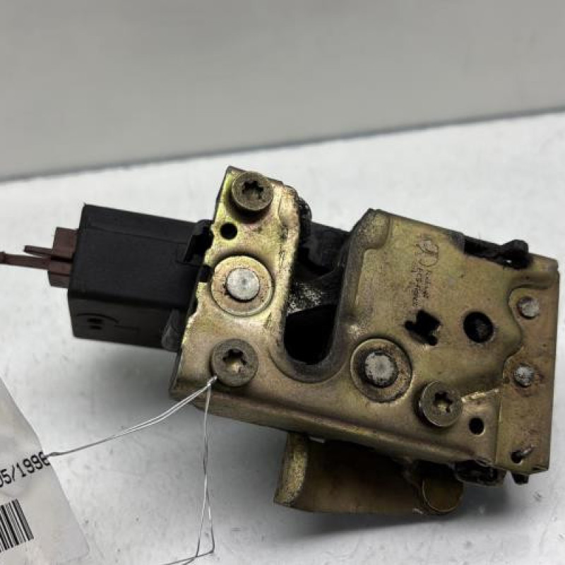 Serrure arriere droit PEUGEOT 106 Photo n°4