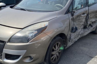 Anti brouillard gauche (feux) RENAULT SCENIC 3