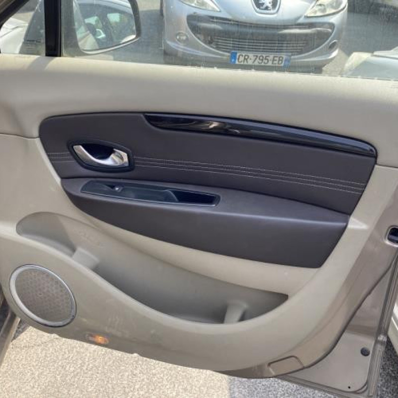 Anti brouillard gauche (feux) RENAULT SCENIC 3 Photo n°13