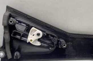 Poignee porte arriere droit RENAULT CLIO 4