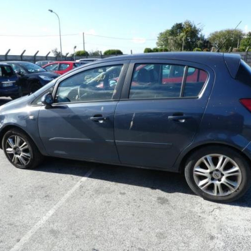 Feu arriere principal gauche (feux) OPEL CORSA D Photo n°6