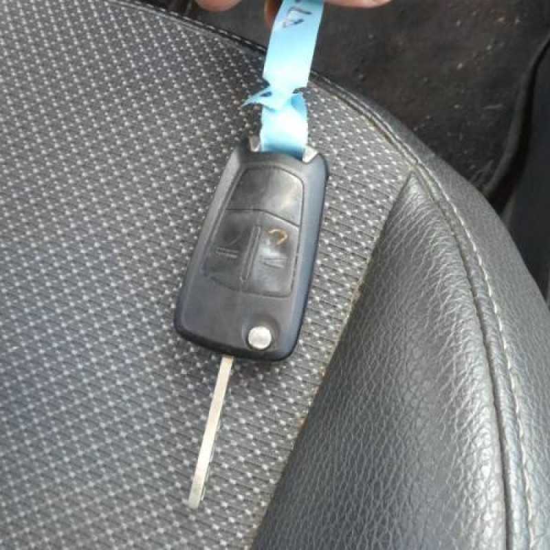 Feu arriere principal gauche (feux) OPEL CORSA D Photo n°8