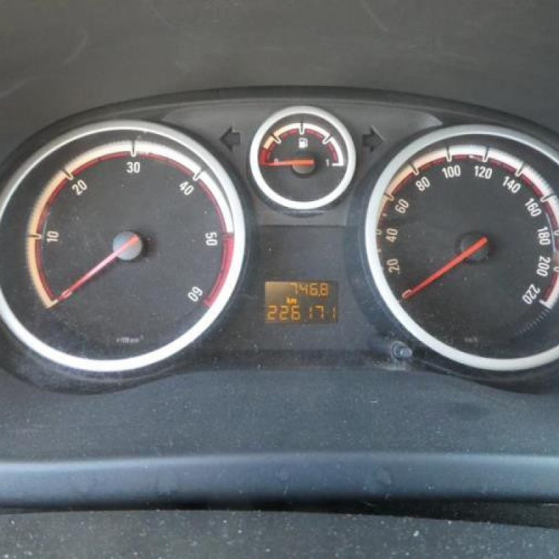 Feu arriere principal gauche (feux) OPEL CORSA D Photo n°10