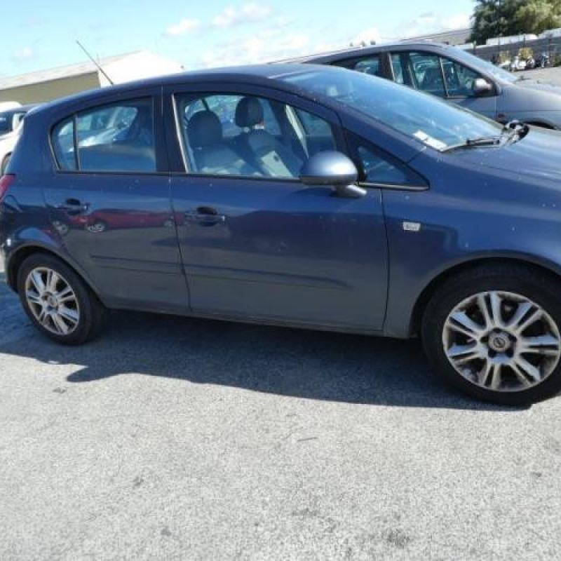 Feu arriere principal gauche (feux) OPEL CORSA D Photo n°11
