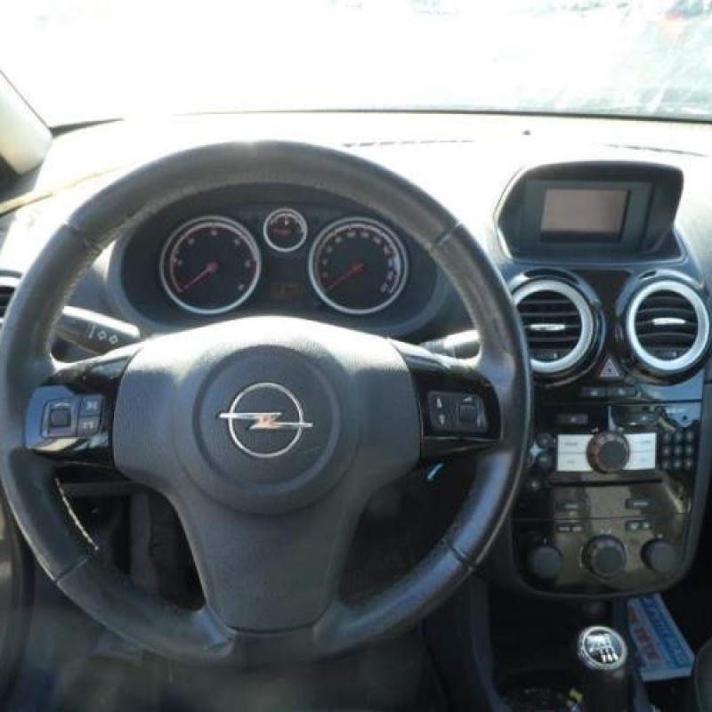 Feu arriere principal gauche (feux) OPEL CORSA D Photo n°13