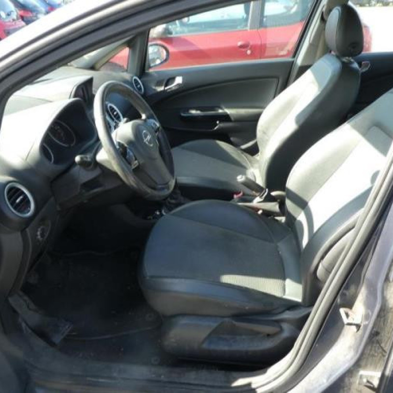 Feu arriere principal gauche (feux) OPEL CORSA D Photo n°14