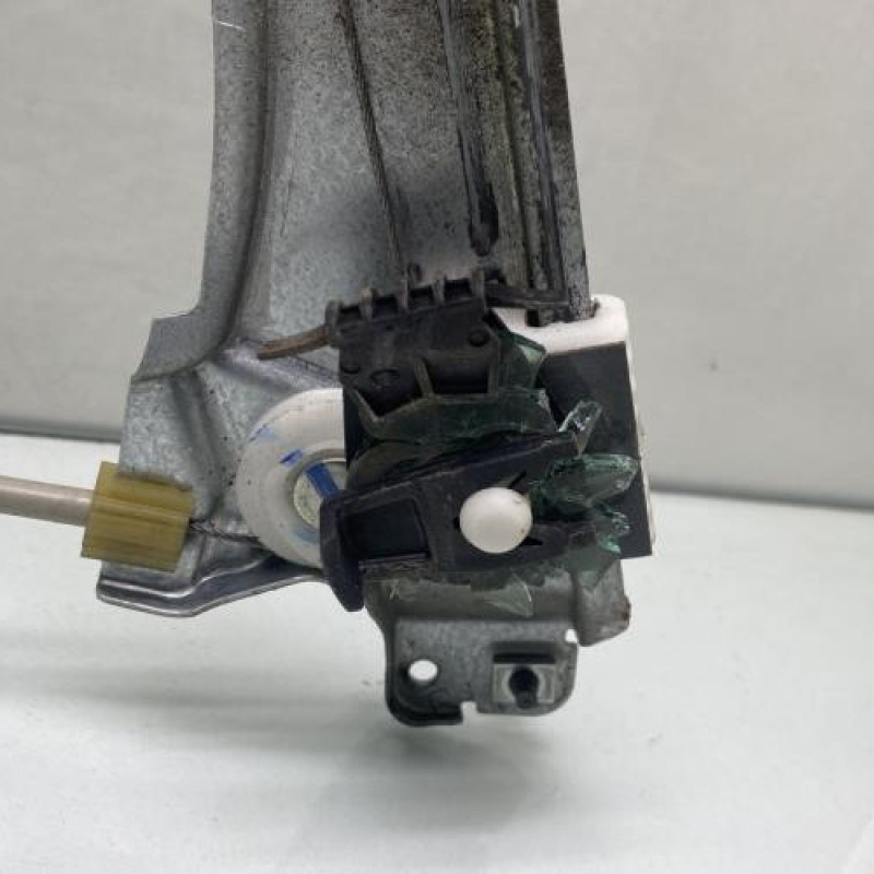 Leve vitre electrique avant droit RENAULT CLIO 3 Photo n°3