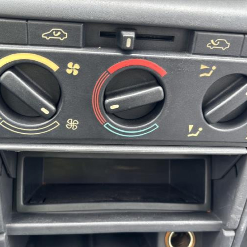 Bouton de warning PEUGEOT 405 Photo n°20