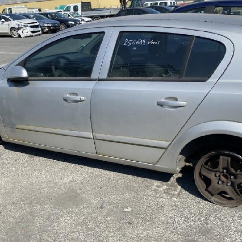 Feu arriere principal gauche (feux) OPEL ASTRA H Photo n°10