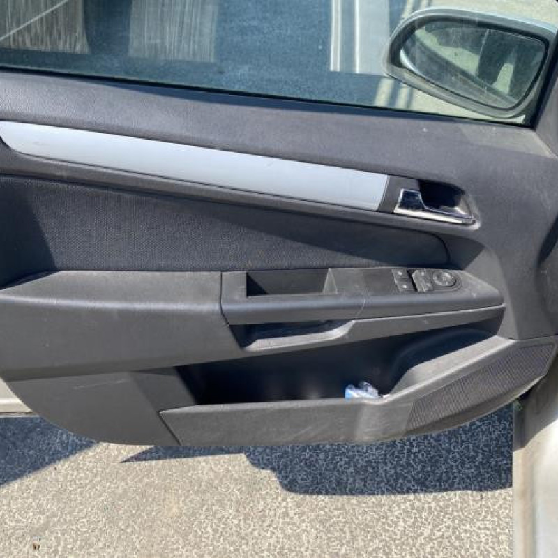 Feu arriere principal gauche (feux) OPEL ASTRA H Photo n°12